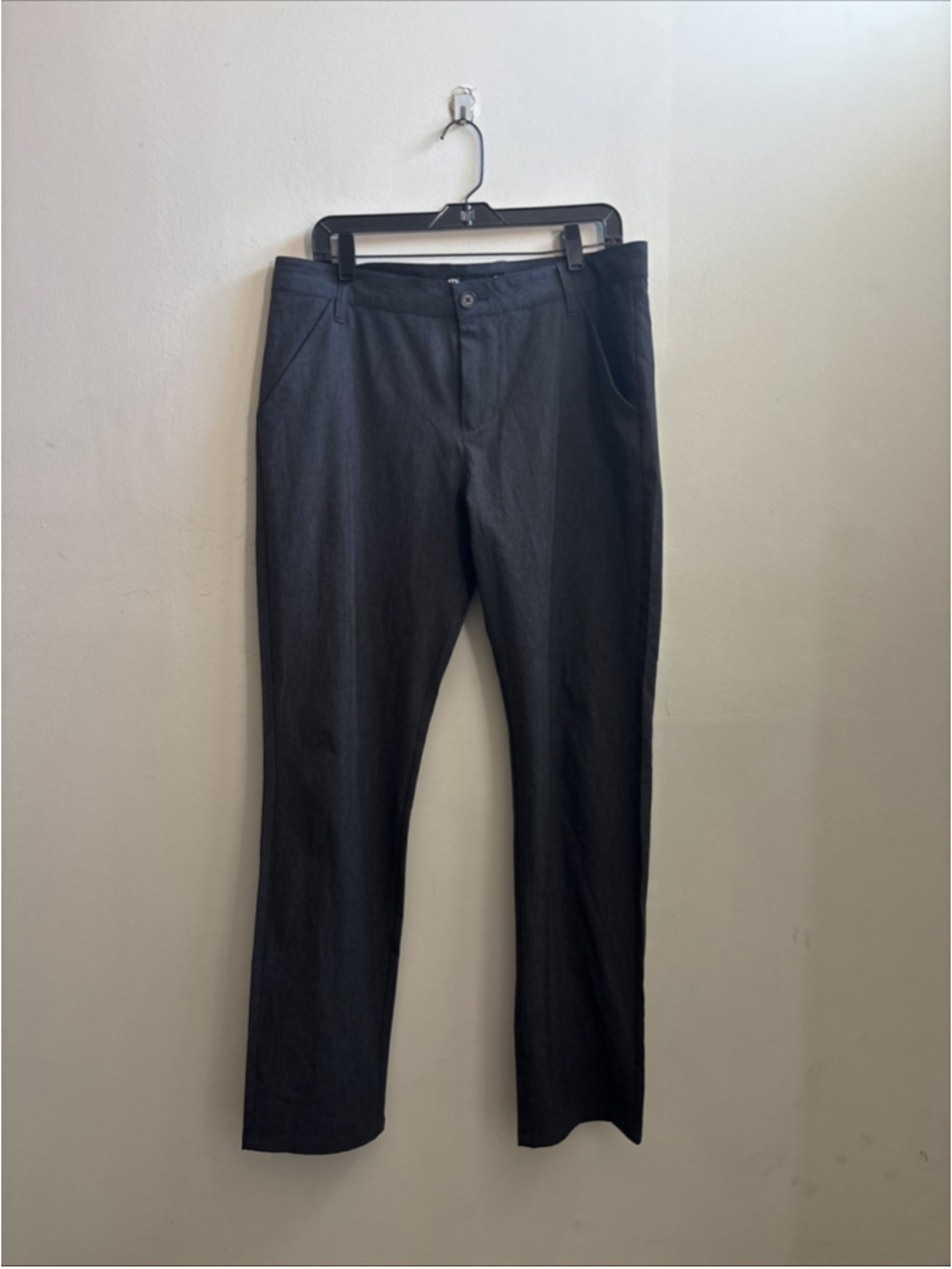 EUC MEN’S TRAVIS MATHEW GREY PANTS SIZE 33 WAIST POLYESTER SPANDEX 33x32